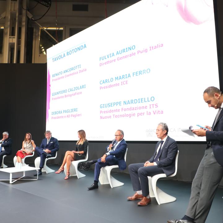 Assemblea Cosmetica Italia 2021_Panel relatori con moderatore