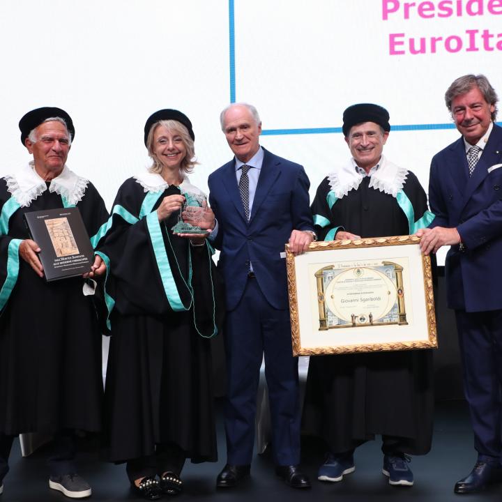 Consegna Attestato eccellenza COSMAST a Giovanni Sgariboldi