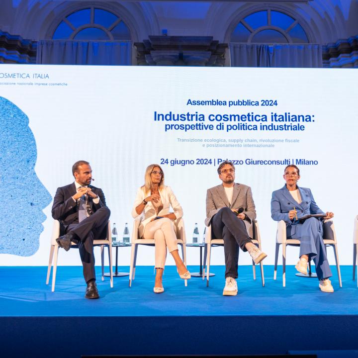 Panel relatori e moderatore Luigi Contu